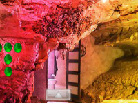 Fantasy Middle Cave Escape