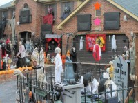 Scary Yard Halloween House Escape