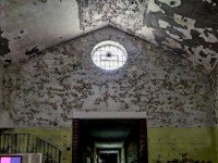 Old Creepy Mental Hospital Escape