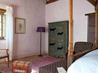 Strange Country House Escape