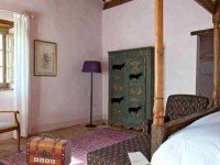 Strange Country House Escape