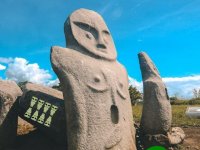 Mysterious Statue Forest Escape